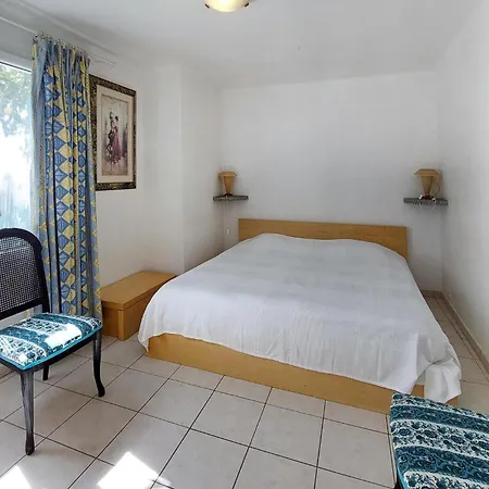 1 Bedroom In Apartment