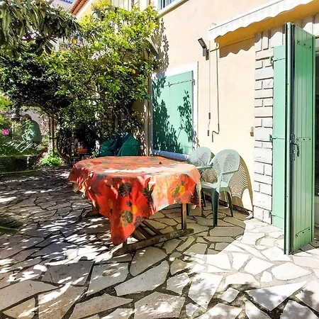 Apartment 1 Bedroom In *